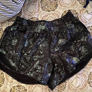 Lululemon hotty hot shorts NWT